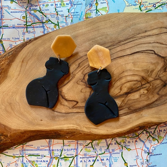 Handmade Clay Earrings | Forms of a Woman Silhouette | Black and Yellow - Picture 4 of 8